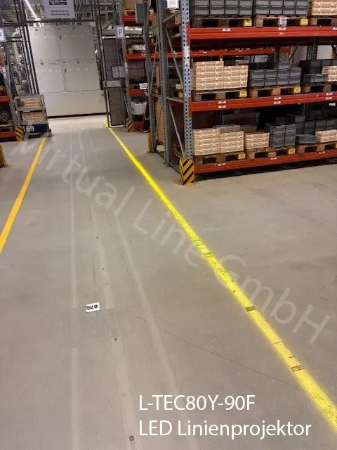 L-TEC80Y-90F_fokussierbarer-LED-Linienprojektor walkway-orange
